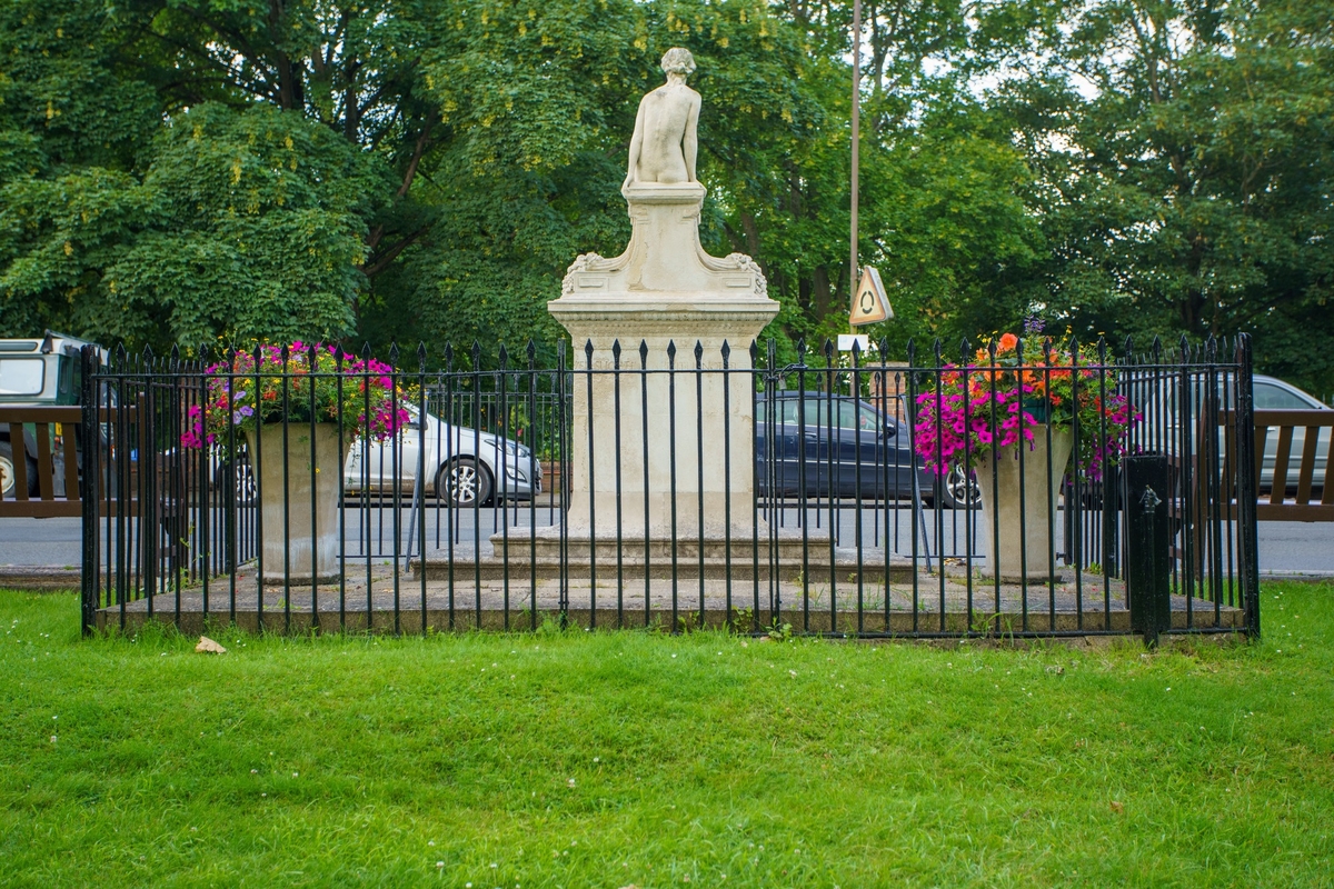 Memorial to Charles Frohman (1856–1915)