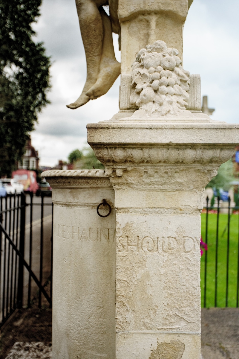 Memorial to Charles Frohman (1856–1915)