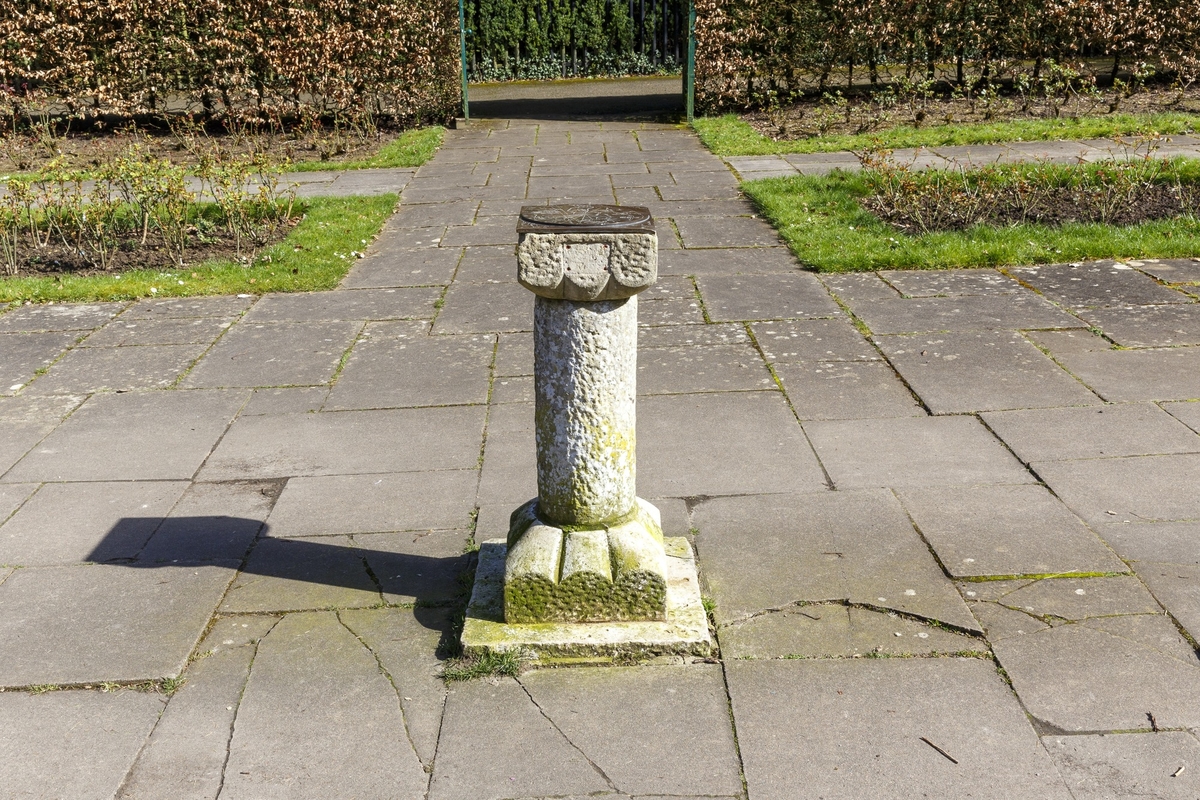 Memorial Sundial to PC Richard Webb