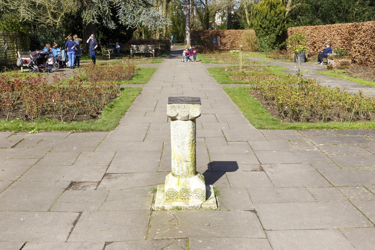 Memorial Sundial to PC Richard Webb