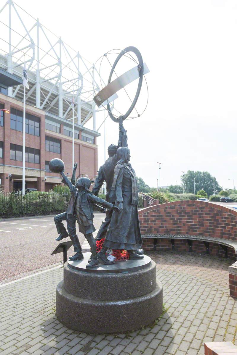 Statue to the Fans