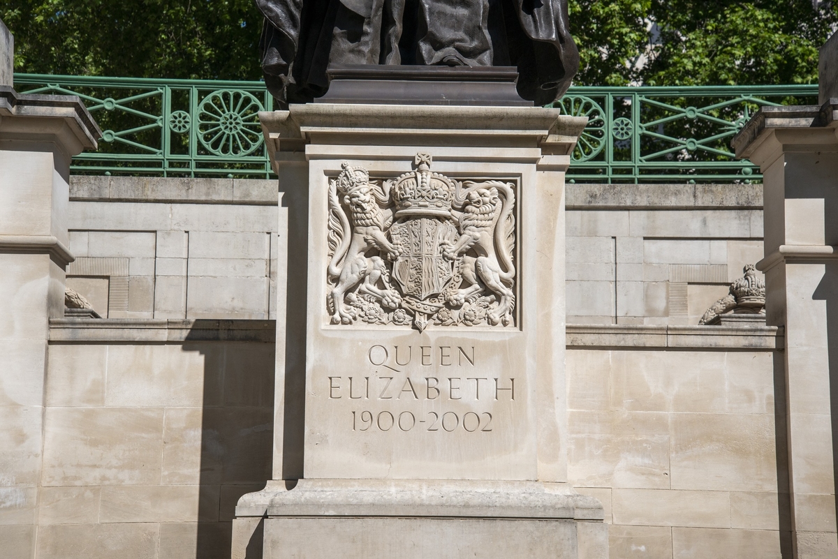 The New Memorial to George VI and Queen Elizabeth