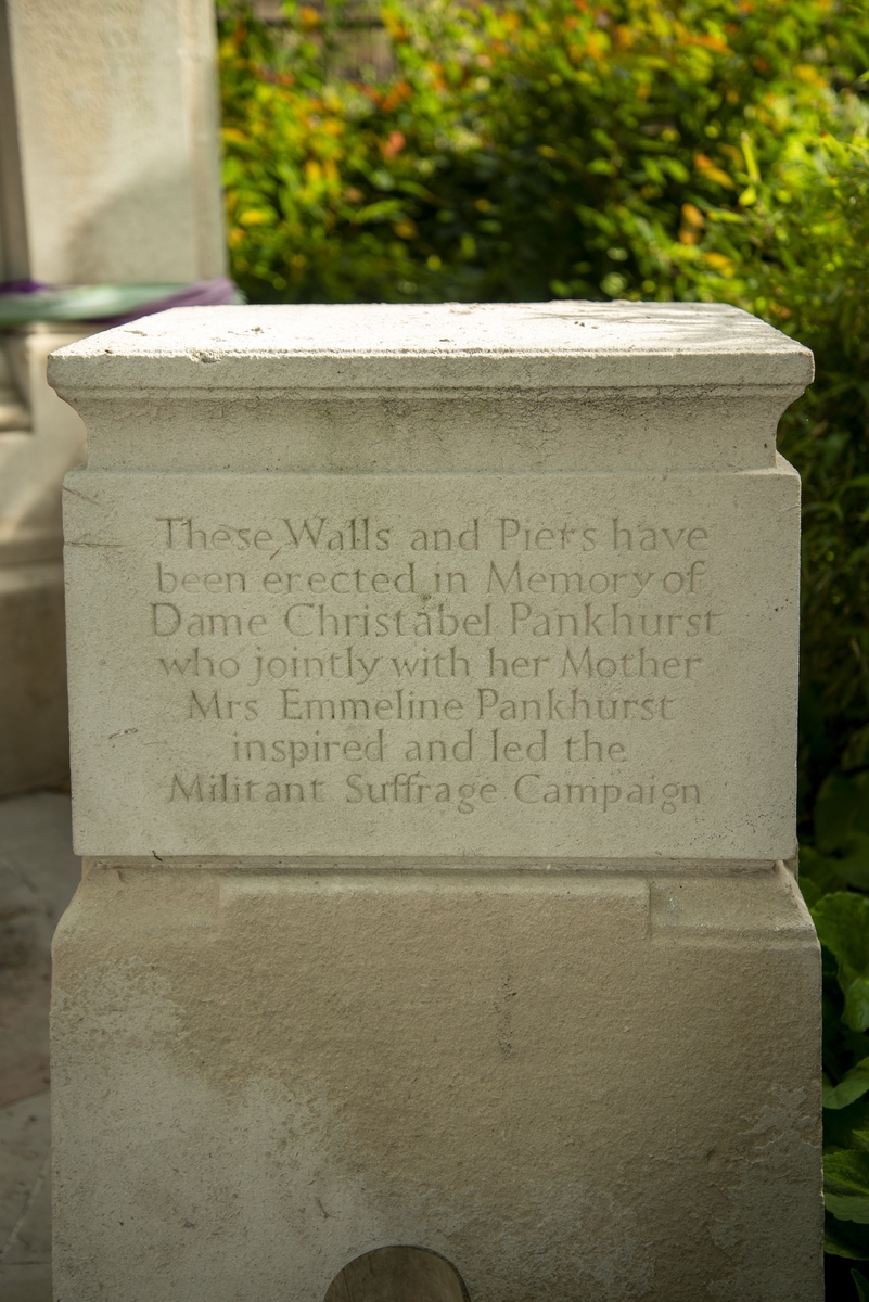 Memorial to Emmeline and Christabel Pankhurst