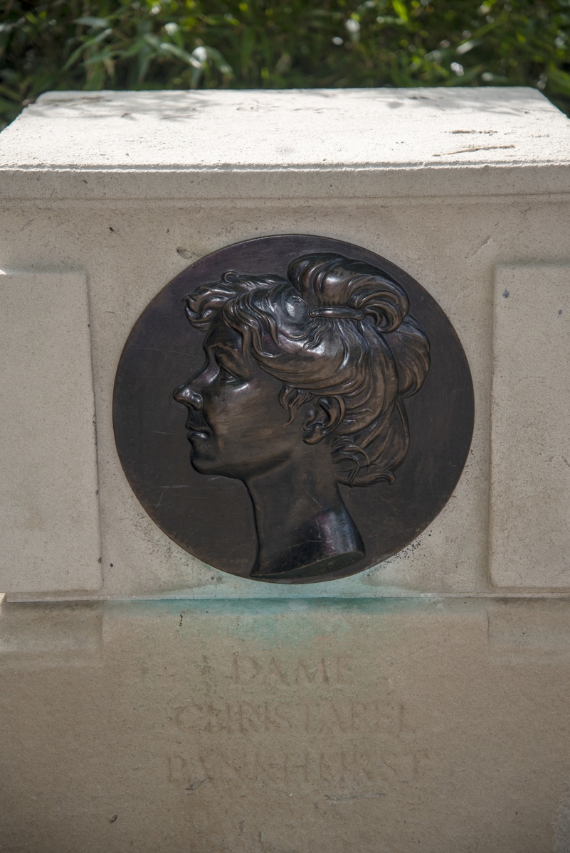Memorial to Emmeline and Christabel Pankhurst