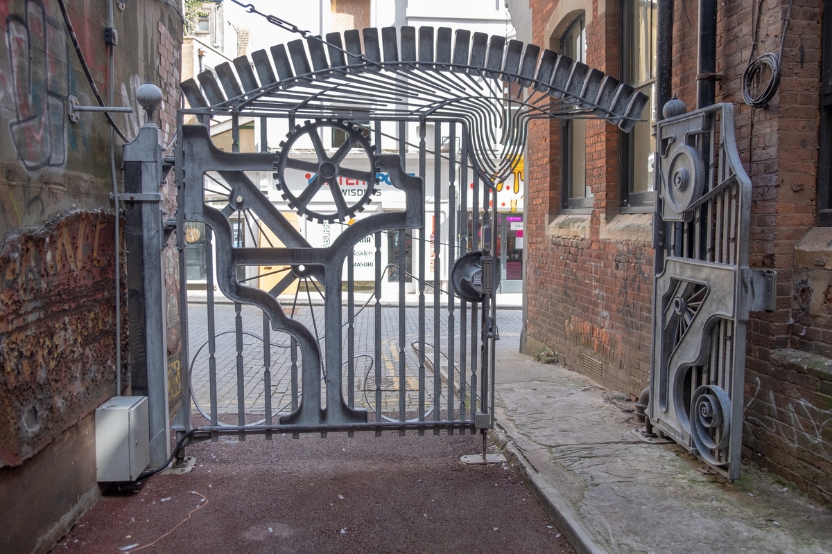 Observer Alley Gates