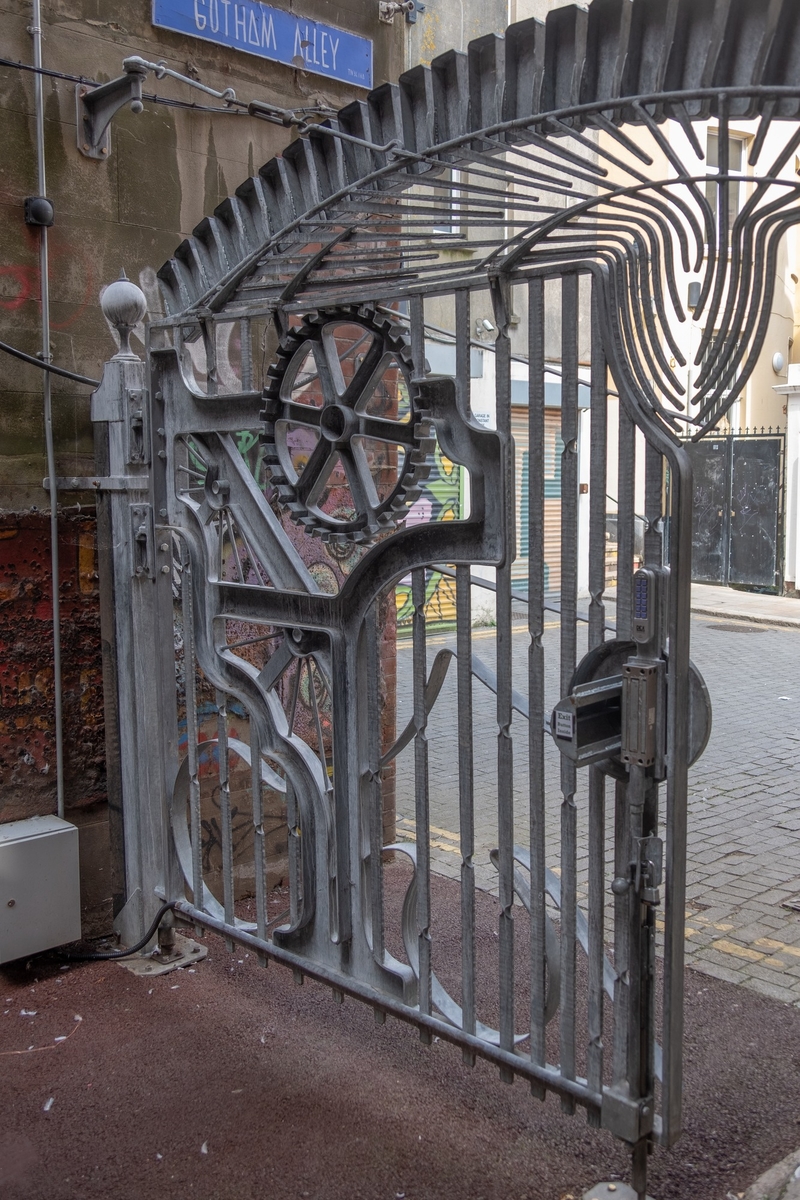 Observer Alley Gates