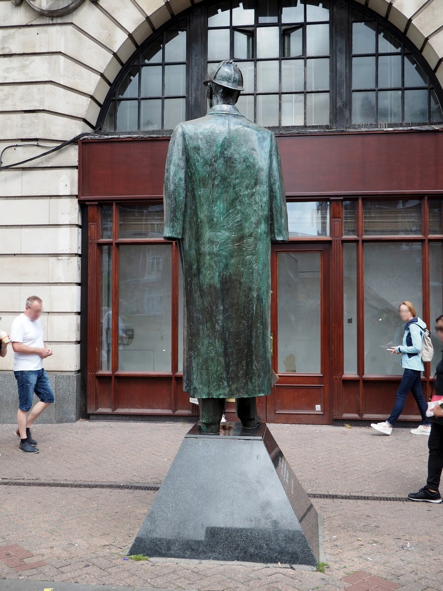 Sherlock Holmes Statue