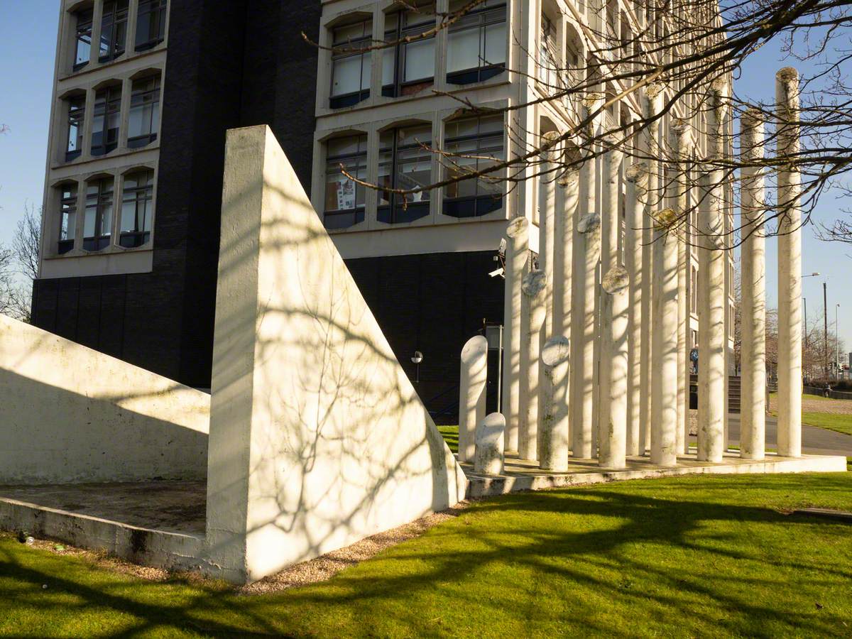 Echelon with Concrete Columns