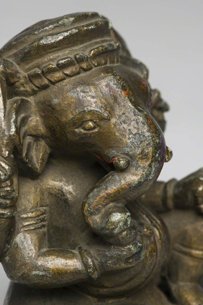 Lord Ganesha on Small Base with Mouse