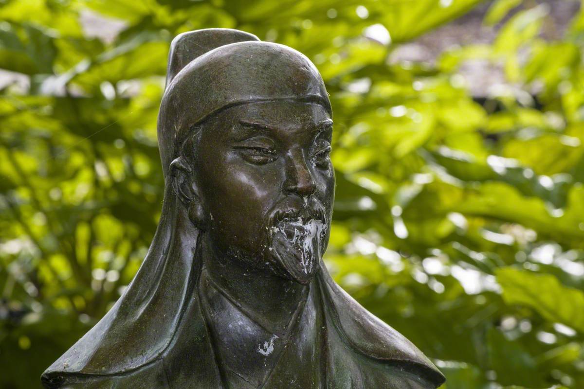 William Shakespeare and Tang Xianzu Masters of Drama and Art Commemoration Sculpture