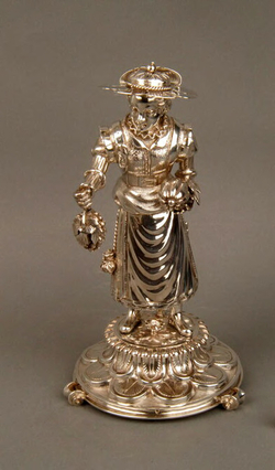 Figure of a woman with fruits