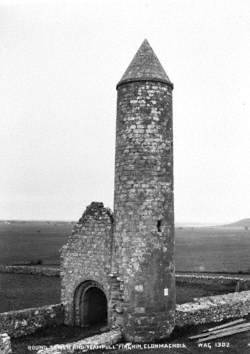 Round Tower and Teampull, Finghin, Clonmacnois