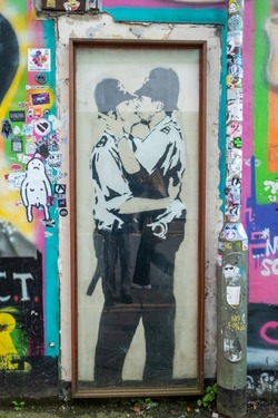 basnksy bristol Michelangelos/ポスター Banksy - 'Banksy vs Bristol