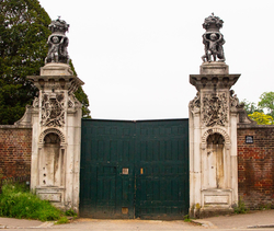 Flower Baskets with Putti (Flowerpot Gate)