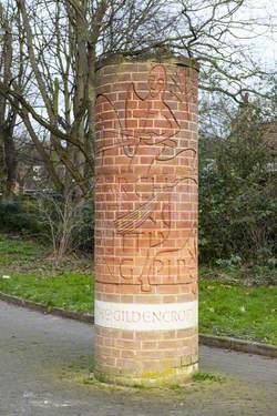 Entrance Marker to the Gildencroft and Bench