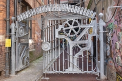 Observer Alley Gates