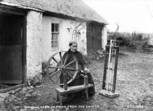 Winding Yarn on Pirns from the Swifts