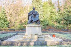 Monument to Lord Kelvin (1824–1907)