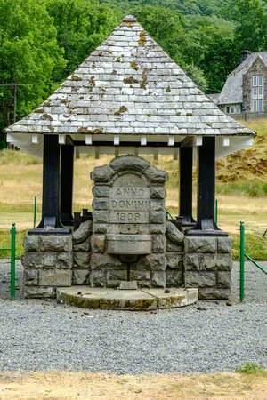 Fountain and Shelter
