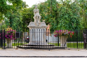 Memorial to Charles Frohman (1856–1915)