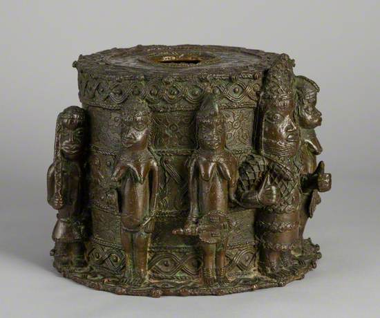 Ikegobo to the Iyoba (Hand Altar to the Queen Mother)