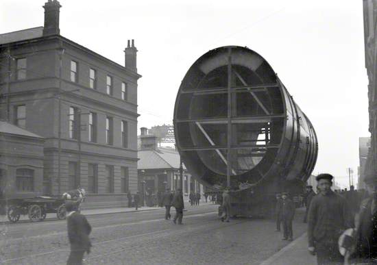 Last funnel (No. 4) being towed down Queen's Road to the deepwater outfitting wharf