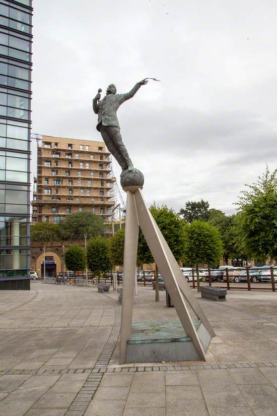 Marconi Memorial Statue