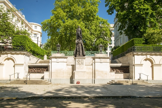 The New Memorial to George VI and Queen Elizabeth