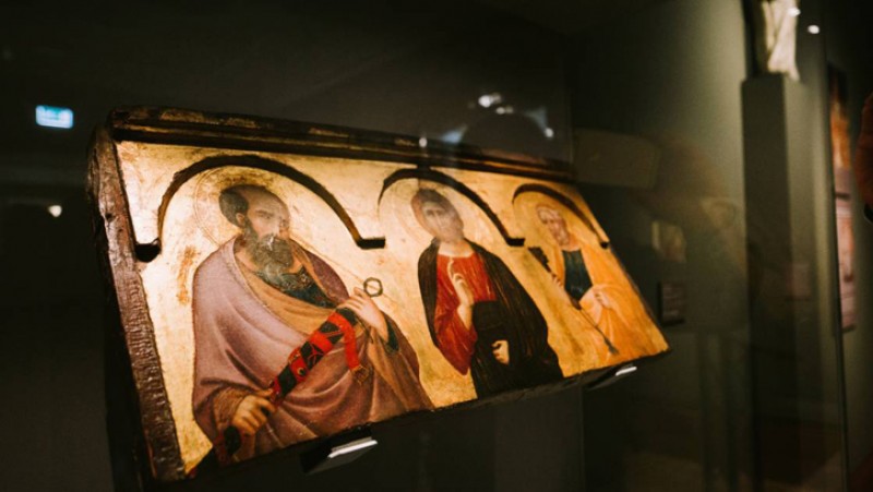 c.1320, tempera and gilding on panel by Pietro Lorenzetti (c.1280/1290–c.1348), on display at Ferens Art Gallery, Hull