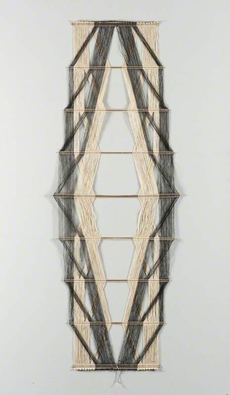 Macrogauge Hanging No. 19