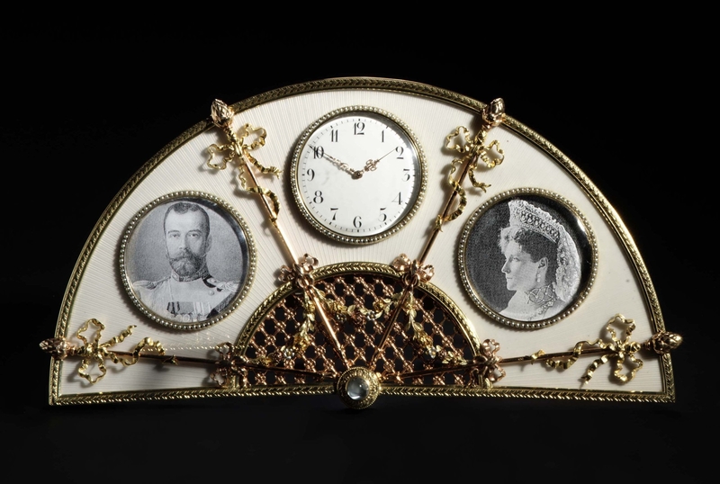 Combined Timepiece and Photograph Frame