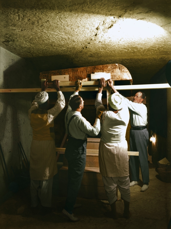 Removing the Roof of Tutankhamun's Shrine