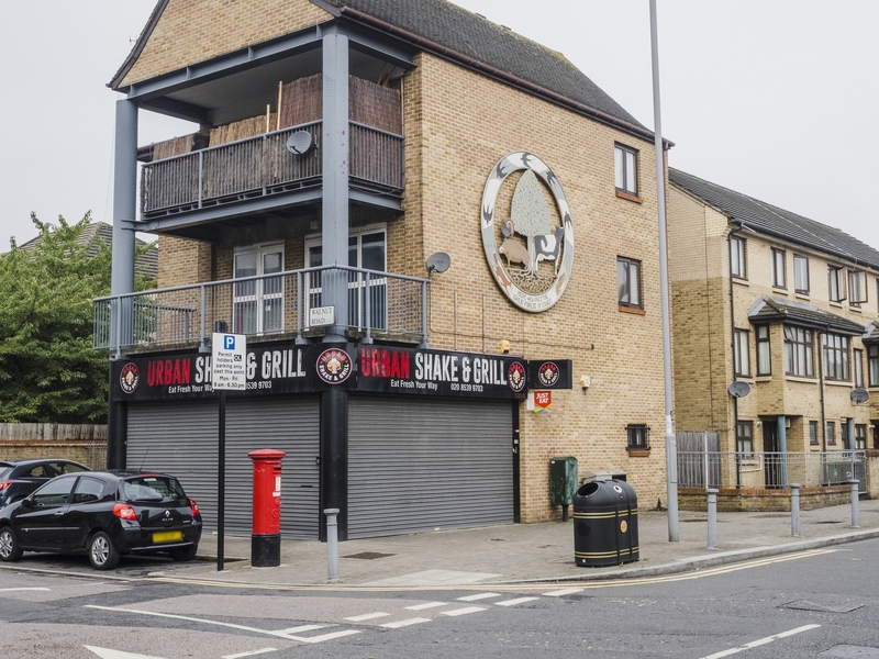 Gateway to Oliver Road