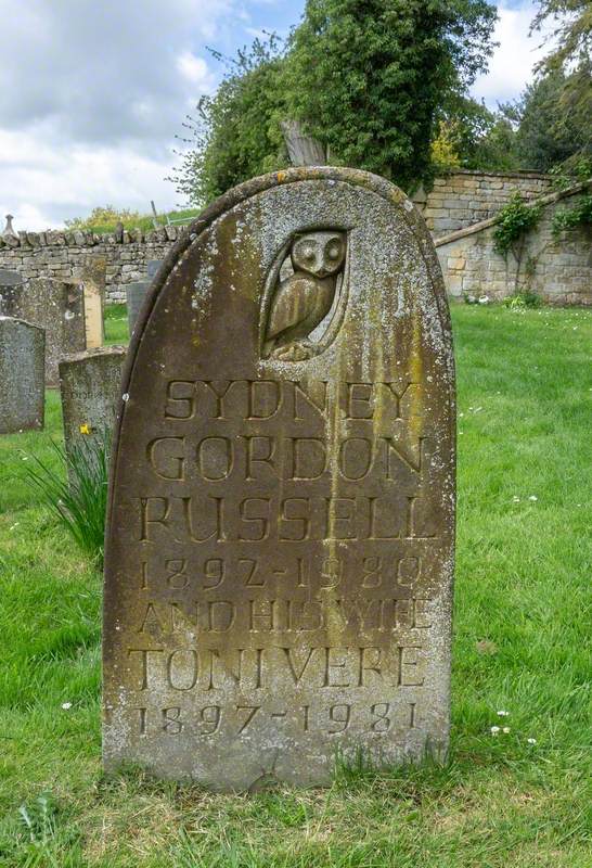 Gravestone of Sir (Sydney) Gordon Russell (1892–1980)
