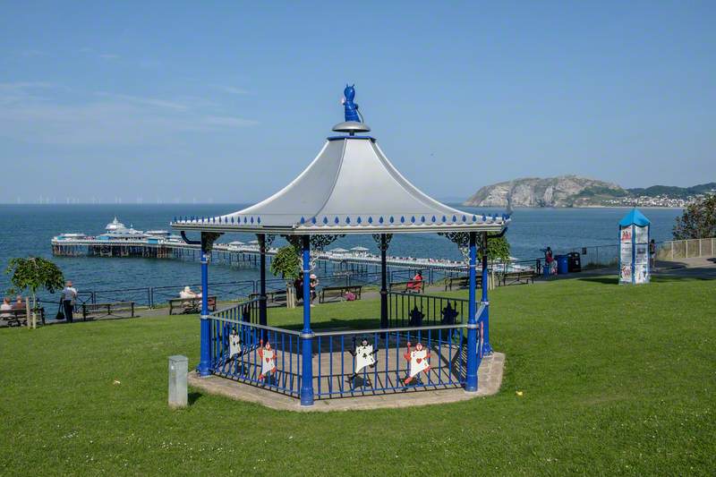 Alice in Wonderland Bandstand