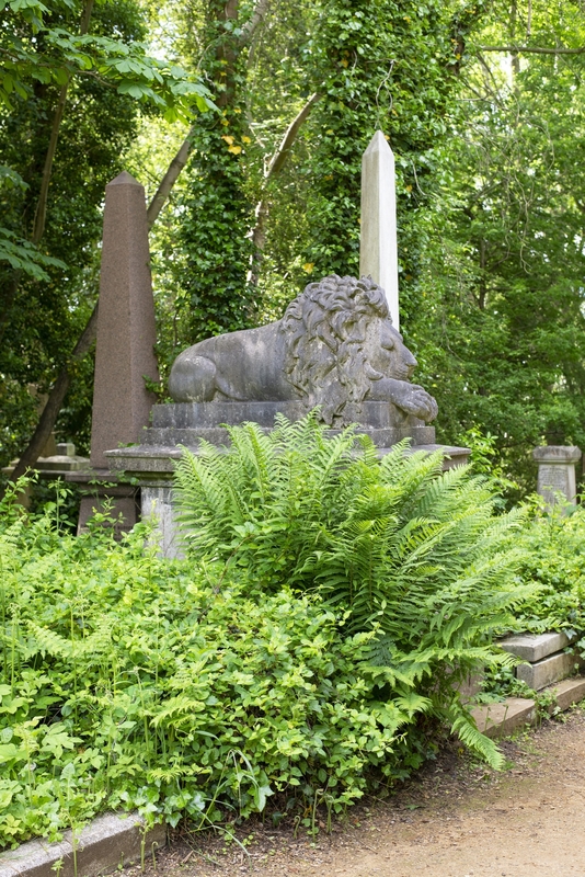 Tomb of George Wombwell (1777–1850)