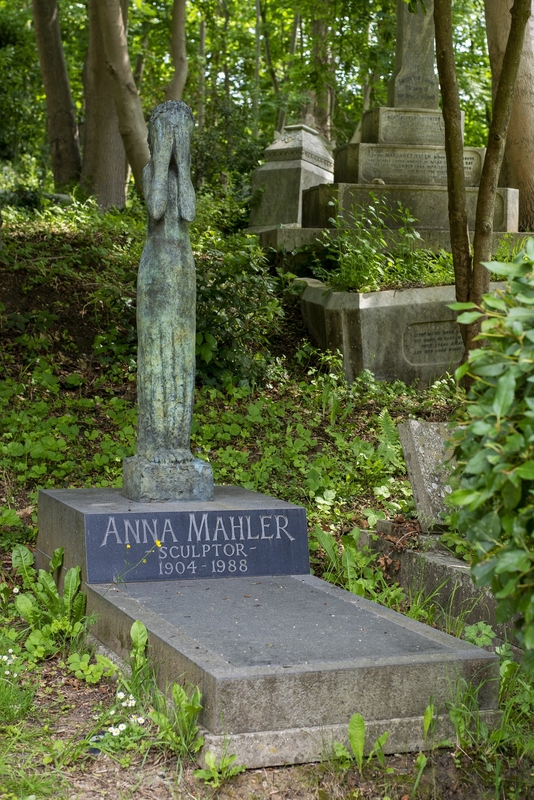 Tomb of Anna Justine ('Gucki') Mahler (1904–1988)
