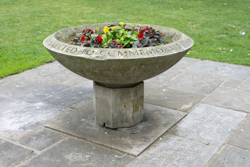 Silver Jubilee Urn