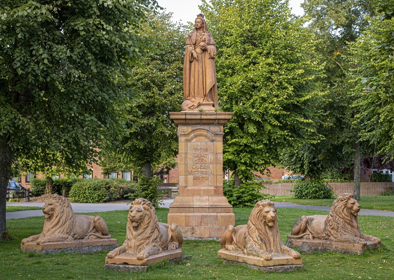 Queen Victoria (and Lions)