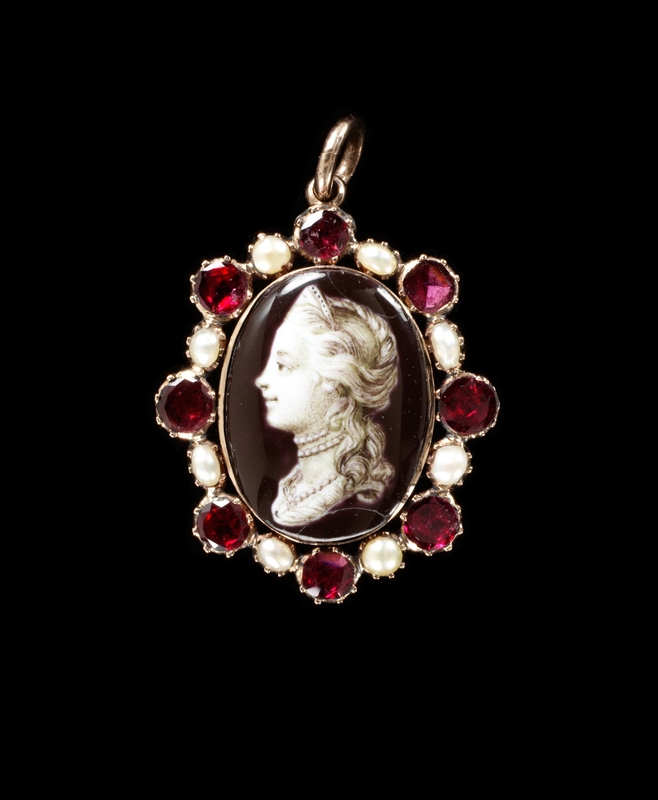 Pendant (Queen Charlotte, 1744–1818)