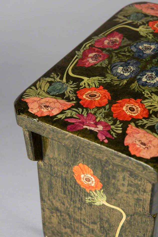 Poppy Stool