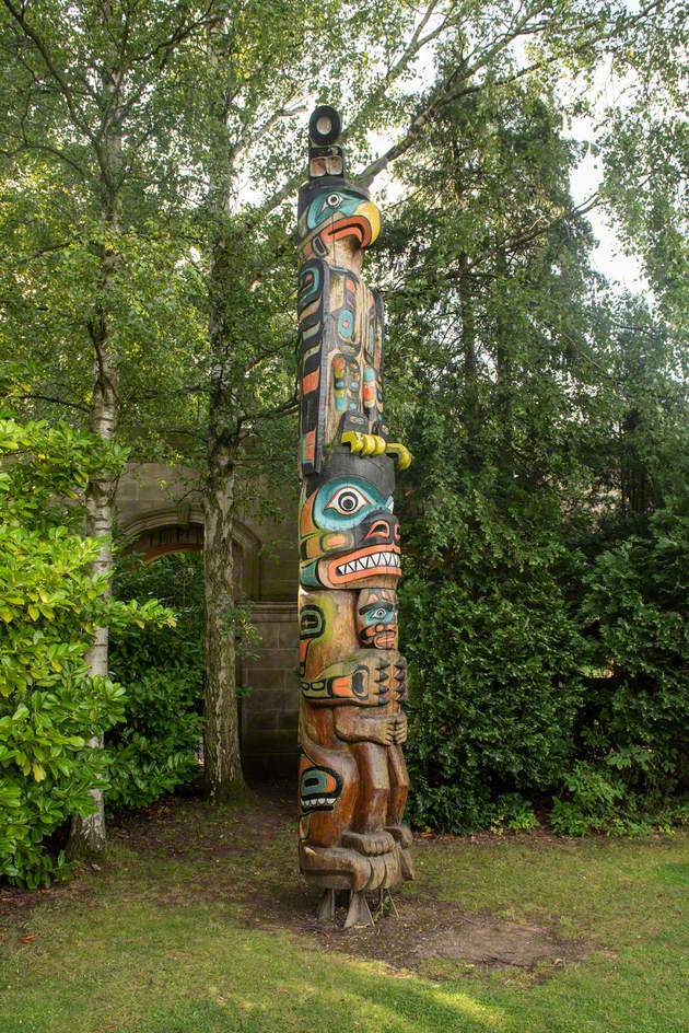 File:Totem Poles at the Captain Cook Birthplace Museum.jpg - Wikipedia