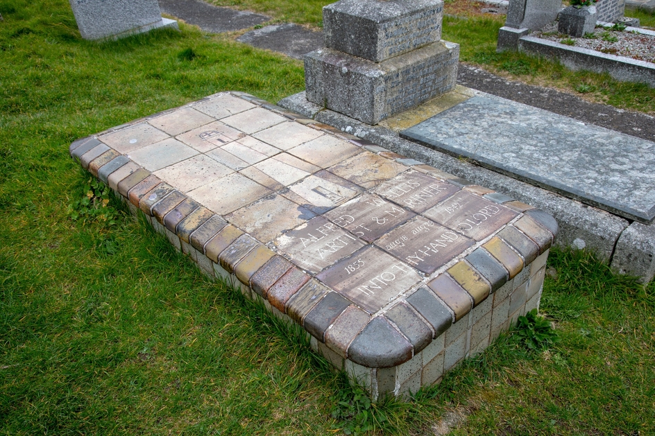 Tombstone of Alfred Wallis (1855–1942)